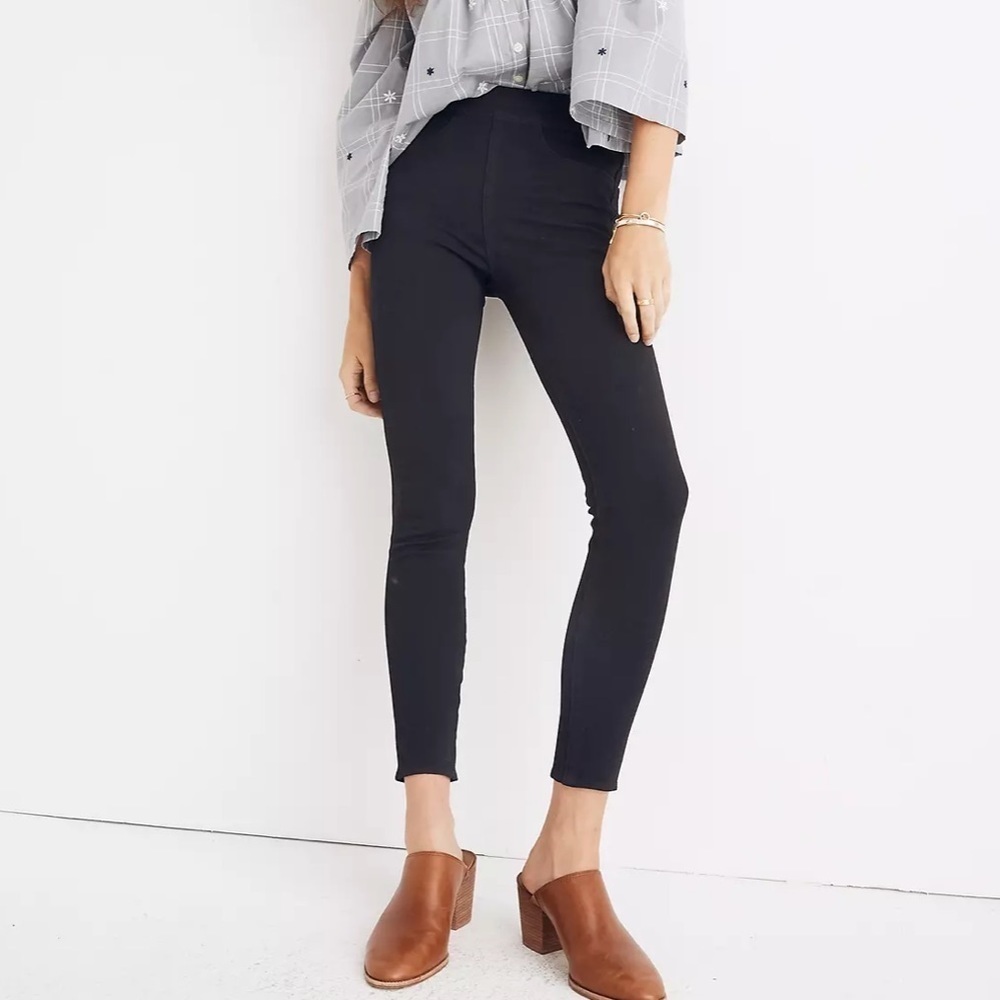 Madewell Pull-On Jeans in Black Frost Size 25